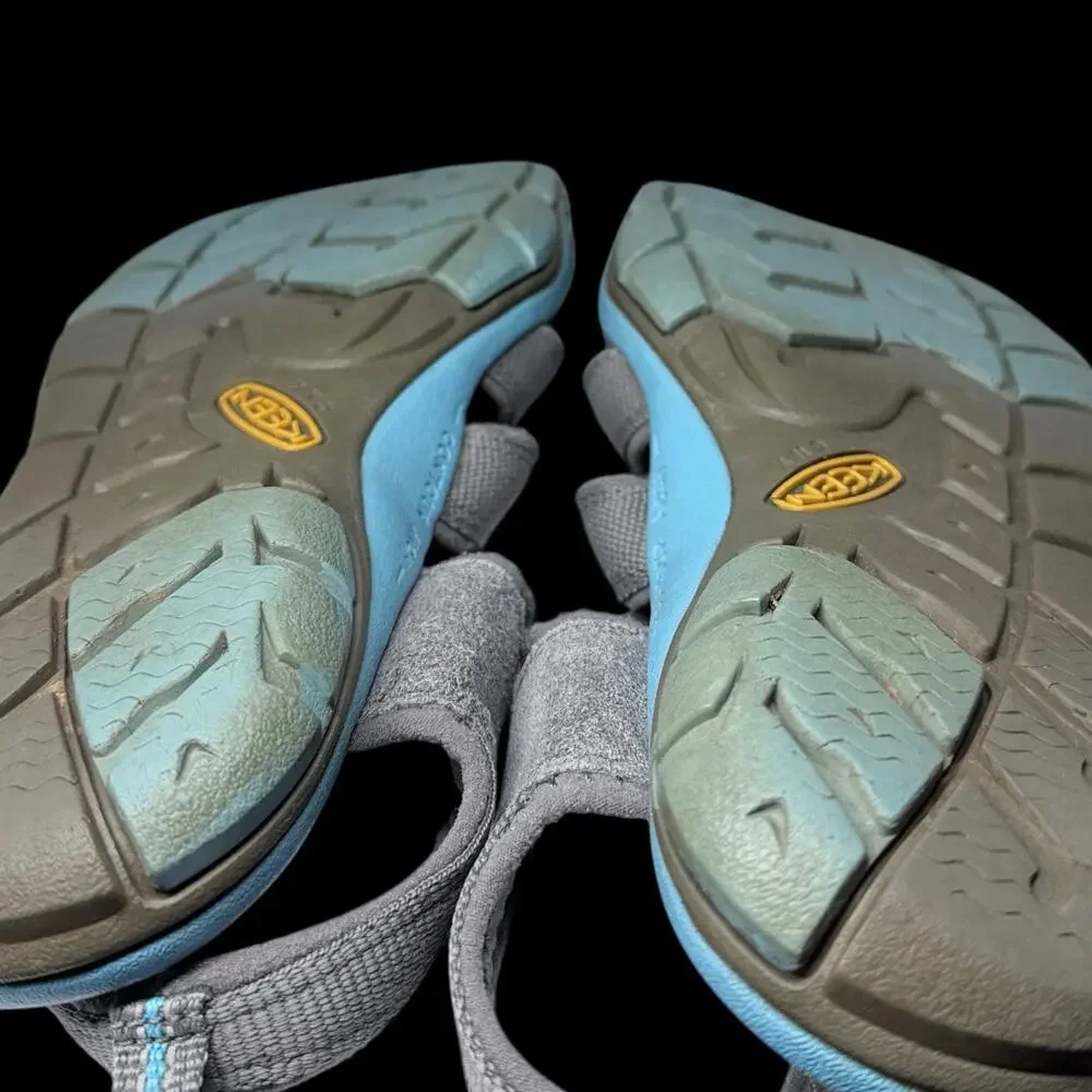 Keen Clearwater CNX Women’s Sz 9 Gray Blue Waterproof Hiking Sport Sandals READ